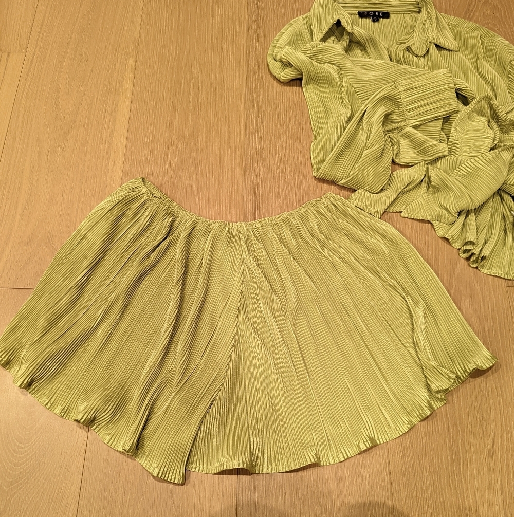 Green Pleated Two-Piece Set - Picture 5 of 9